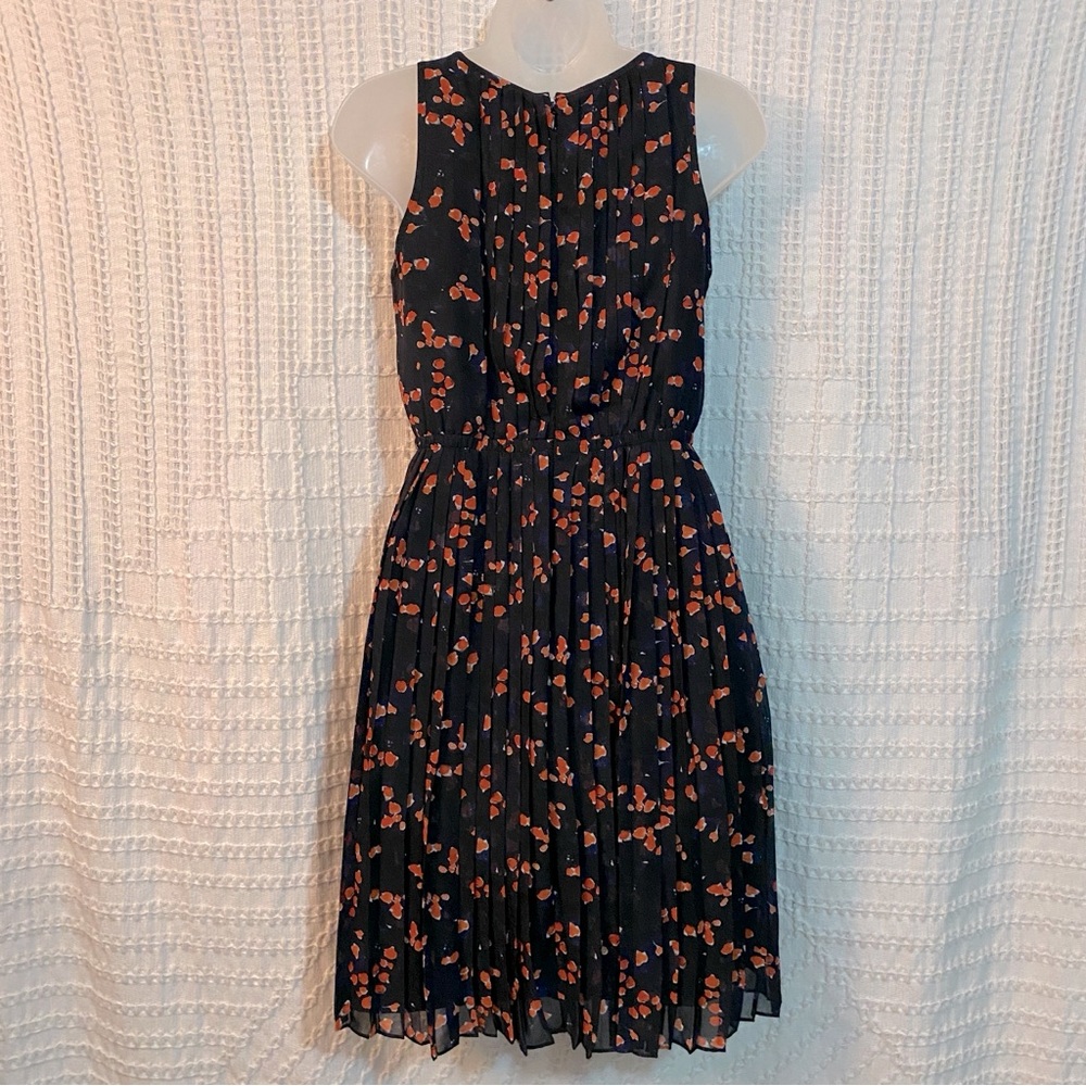 Ann Taylor Petite Pleated Dress - Size 0P - Picture 3 of 7